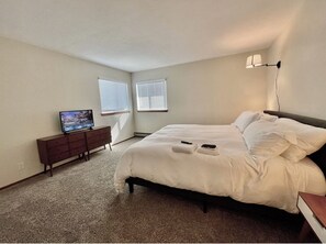 4 bedrooms, iron/ironing board, WiFi, bed sheets