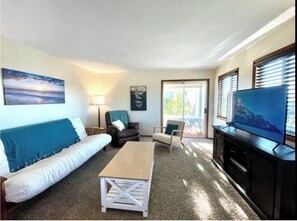 Smart TV, fireplace, table tennis