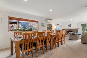 Dining - Scaife Place Lodge - Wanaka Holiday Home (Wanaka)