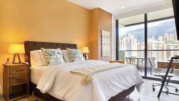 2 slaapkamers, een kluis op de kamer, een bureau