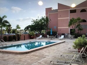 Piscine extérieure, piscine chauffée