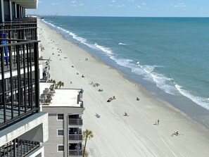 På stranden