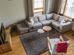 Televisio, takka, videopelikonsoli, DVD-soitin