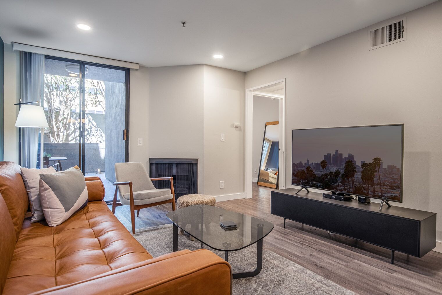 Central Brentwood 1BR w/ Pool, near UCLA, San Vicente, by Blueground