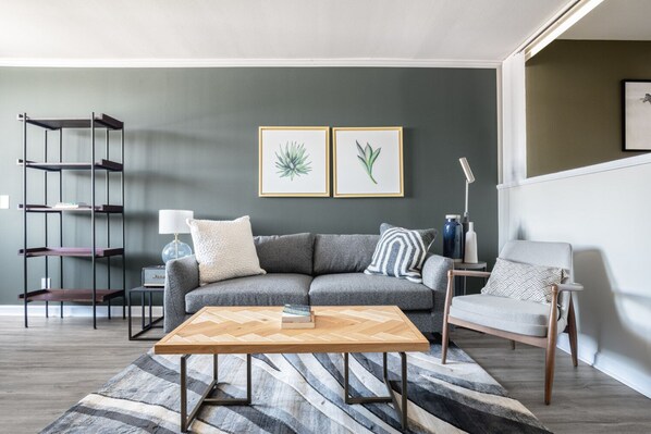 Fernseher, Stereoanlage