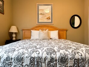 4 bedrooms, desk, iron/ironing board, free WiFi - A Gorgeous Home Stay for Vacation and Business (Roseville)