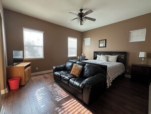 4 habitaciones, escritorio, tabla de planchar con plancha y wifi gratis 