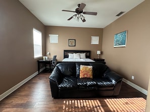 4 bedrooms, desk, iron/ironing board, free WiFi