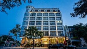 A multi-story hotel with a curved facade, large windows, and a prominent entrance. - Aquatel Vung Tau (Ho Chi Minh City)