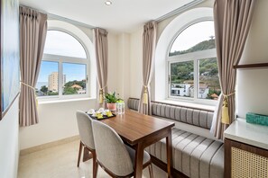 Presidential-studiosviitti | Ylelliset vuodevaatteet, Select Comfort -patjalliset sängyt