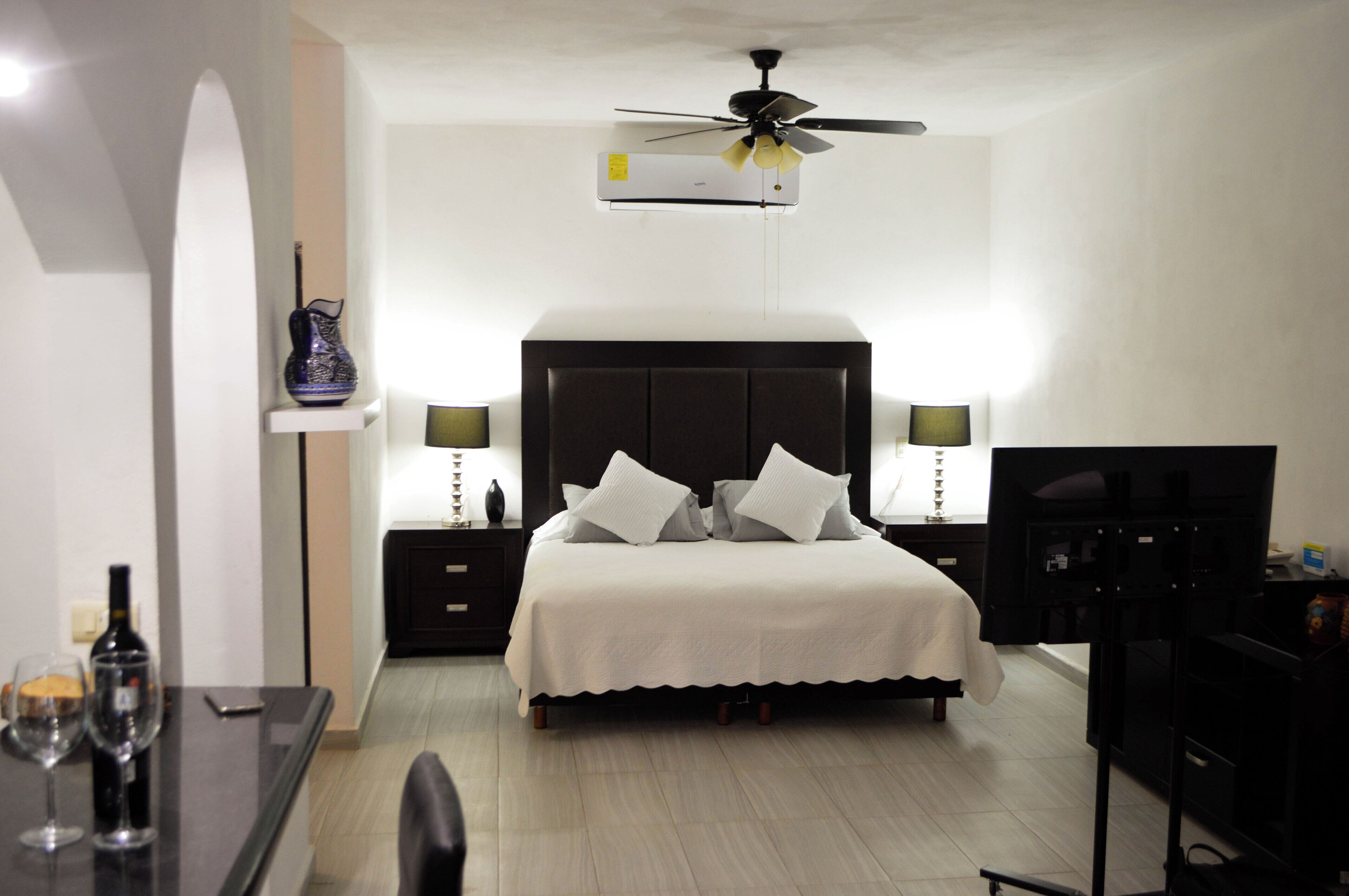 2 habitaciones, tabla de planchar con plancha y wifi gratis 