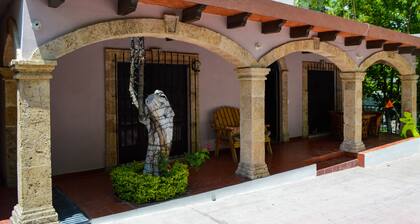 BEAUTIFUL COUNTRY HOUSE, DOWNTOWN, WIFI, POOL, POOL