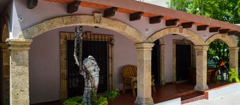 BEAUTIFUL COUNTRY HOUSE, DOWNTOWN, WIFI, POOL, POOL