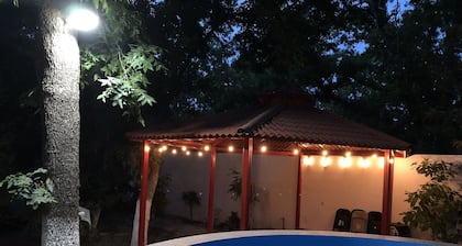 BEAUTIFUL COUNTRY HOUSE, DOWNTOWN, WIFI, POOL, POOL