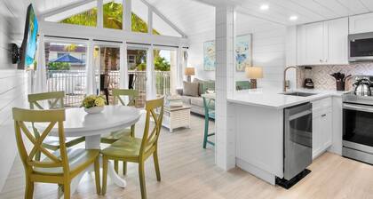 Beach Condo with Pool Near Holmes Beach!