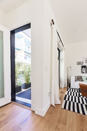 Interior - Brand New Designer Row Home 3BR (Oakland)