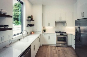 Fridge, microwave, oven, stovetop - Brand New Designer Row Home 3BR (Oakland)