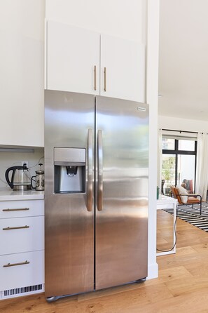 Interior - Brand New Designer Row Home 3BR (Oakland)