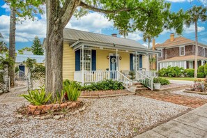 Exterior - Historic! Walk to Downtown Attractions and Restaurants! Courtyard, Parking, $300 in Free Tickets! (St. Augustine)