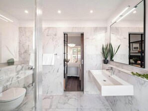 Bathroom - Milna Hotel (Milna)