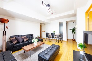 Apartment, Non Smoking | Living area | Flat-screen TV