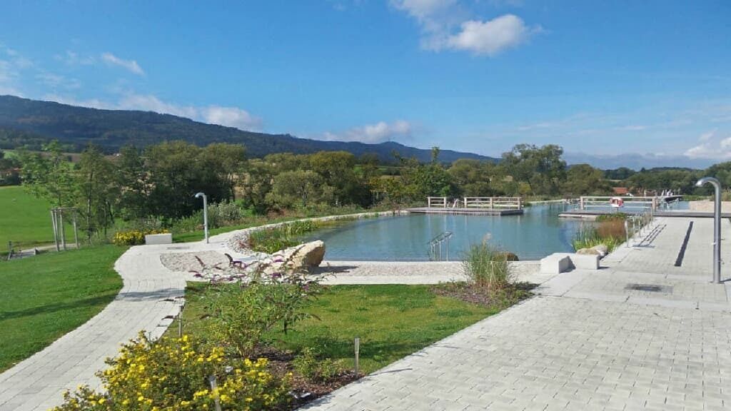 Gasthof Zum Wirt / Ferienwohnung Hohenbogenblick (Neukirchen beim Heiligen Blut)-Naturbad Neukirchen
