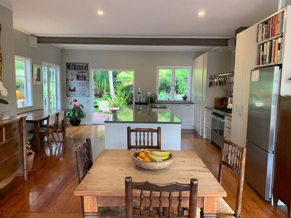 Oven, stovetop, dishwasher, cookware/dishes/utensils