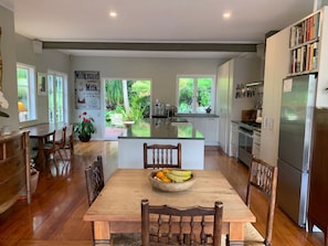 Oven, stovetop, dishwasher, cookware/dishes/utensils