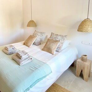 4 chambres, fer et planche à repasser, lit parapluie, Wi-Fi