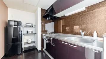 Apartment, Non Smoking | Private kitchenette | Fridge, microwave, stovetop, electric kettle