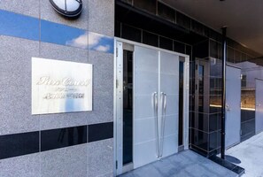 Exterior detail - Fancy (Sapporo)