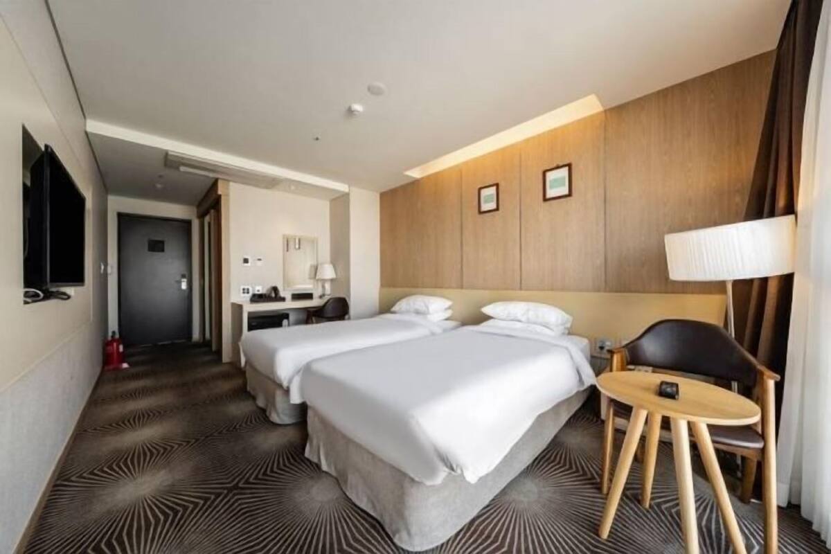 In-room safe, desk, laptop workspace, blackout curtains