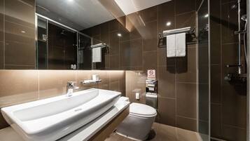 Superior Room, 2 Twin Beds, Non Smoking | Bathroom | Shower, hair dryer, slippers, towels