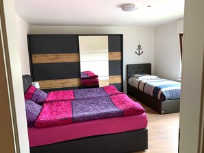2 bedrooms, desk, travel cot, WiFi - Groot Huus Horumersiel first floor - Groot Huus center for 5 persons (Wangerland)