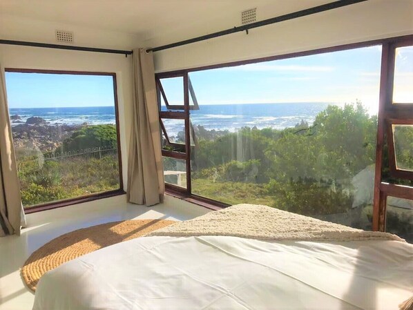 2 Schlafzimmer, Schreibtisch