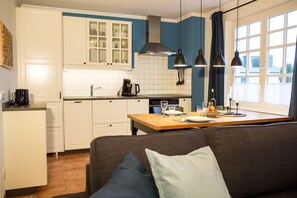 Unclassified image, 2 of 11, button