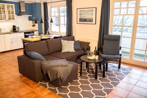 Unclassified image, 3 of 11, button