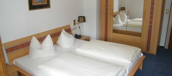 Larger standard double room - Waldhotel Dornröschenshöh