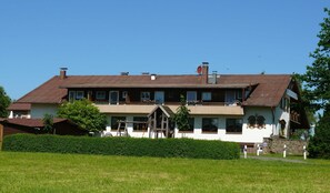 Unclassified image, 3 of 22, button - Small comfort four-bed room - Waldhotel Dornröschenshöh (Edertal)