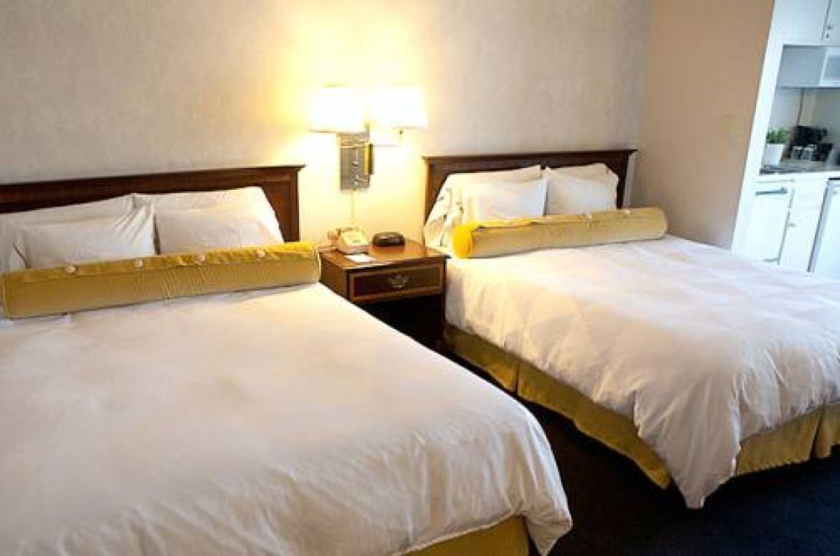 You Found It! Comfortable Unit, Free Parking, Free Breakfast