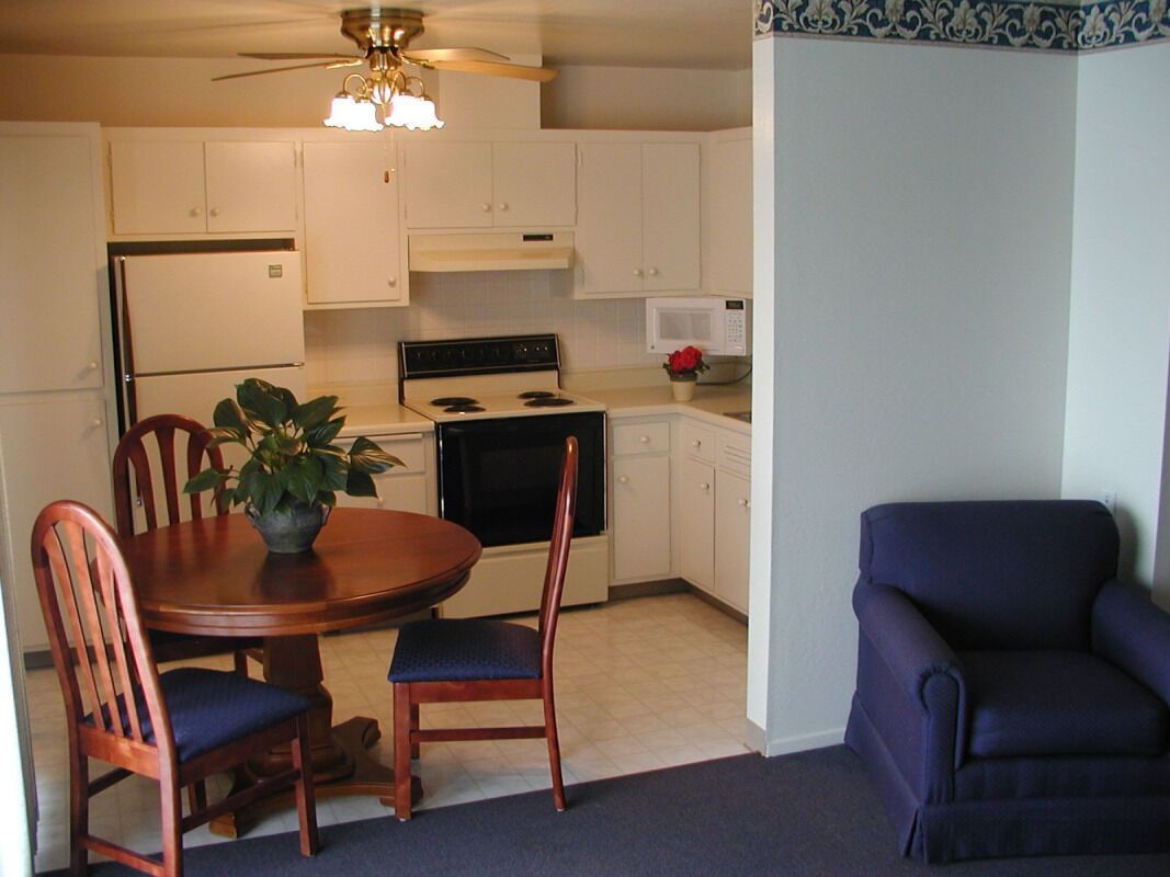 ULTIMATE FAMILY VACAY! AMAZING UNIT, POOL, FREE PARKING, NEAR OAKLAND COLISEUM!