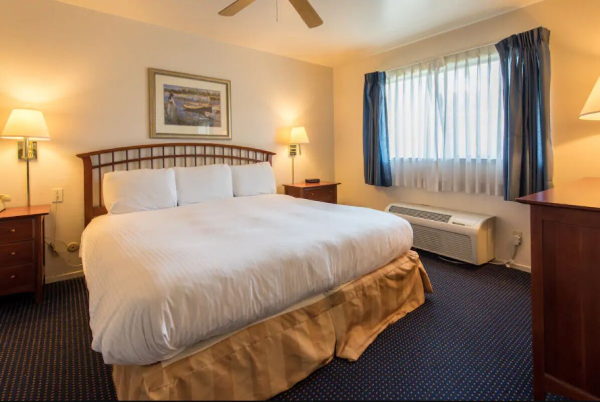 PERFECT GETAWAY! BEAUTIFUL UNIT, FREE PARKING, CLOSE OAKLAND COLISEUM!