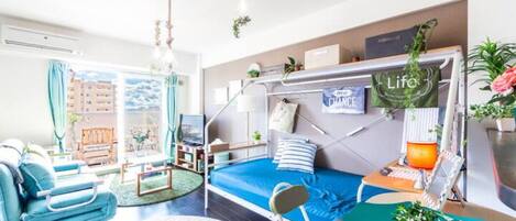 Apartment, Non Smoking | Living room | Flat-screen TV