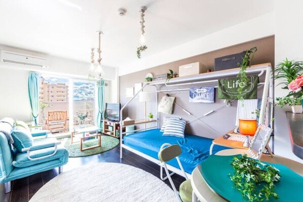 Apartment, Non Smoking | Living room | Flat-screen TV