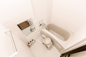Apartment, Non Smoking | Bathroom | Separate tub and shower, towels, soap, shampoo