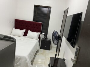 House | 4 bedrooms, iron/ironing board, free WiFi, bed sheets
