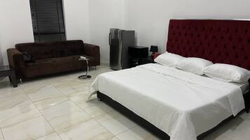 4 bedrooms, iron/ironing board, free WiFi, bed sheets