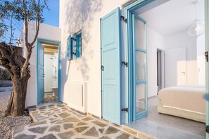 2 bedrooms, in-room safe, iron/ironing board, WiFi