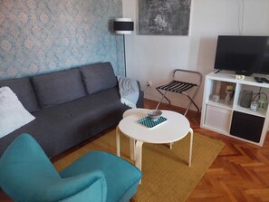 Huoneisto (One Bedroom Apartment) | Olohuone | Televisio