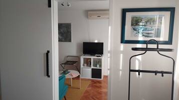 Apartment (One Bedroom Apartment) | Room amenity